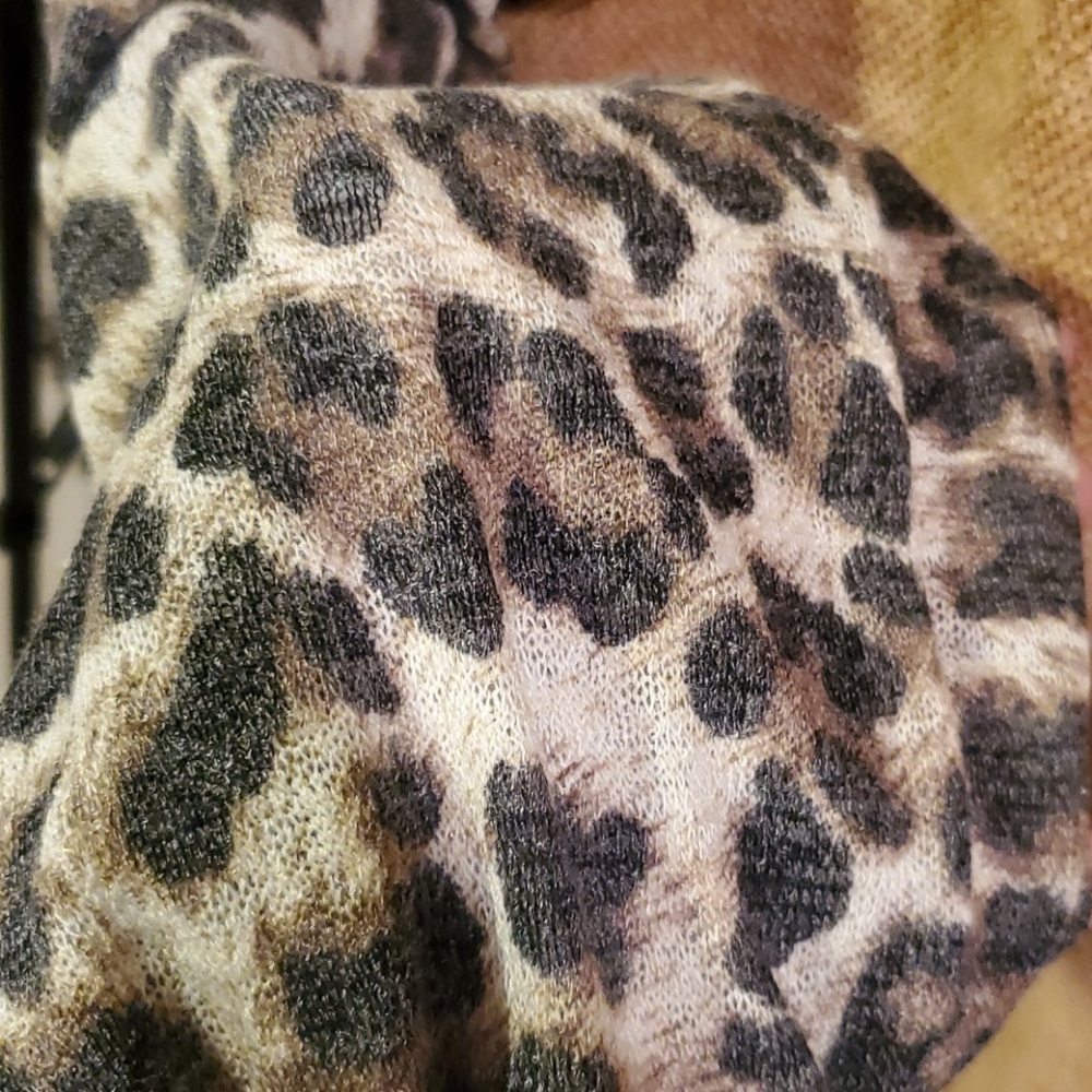 Last Medium Leopard Sleeve Knit Top - Picture 6 of 8